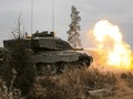 Xe tăng Challenger 2 của quân đội Anh diễn tập bắn đạn thật năm 2022. Ảnh: NATO