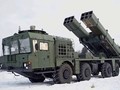 Uragan-1M có thể mang theo 2 mô-đun phóng tên lửa với 12 ống phóng tên lửa 300 mm hoặc 2 mô đun với 30 ống phóng tên lửa 220 mm. Ảnh: Yandex