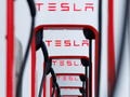 Thiết bị sạc xe Tesla được trưng bày tại Los Angeles, California, Hoa Kỳ (Ảnh: Reuters)