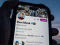 Elon Musk khen ngợi tính năng trợ thính mới của Apple. Ảnh: Business Insider.