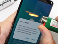 Màn hình của Galaxy S9 chịu được khoảng 20 giây dưới nguồn nhiệt trước khi điểm ảnh hóa trắng. Nguồn: JerryRiggEverything