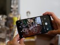 P20 Pro là smartphone đầu tiên trên thế giới với cụm 3 camera phía sau. Nguồn: CNET