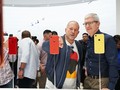 Ông Tim Cook và Jony Ive trong buổi lễ ra mắt iPhone 2018. Ảnh: 9to5mac