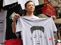 Ông Trương Thanh Đức, tác giả cũng những chiếc áo "hàng độc" in hình Tổng thống Donald Trump và Chủ tịch Triều Tiên Kim Jong Un.
