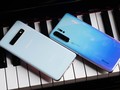 Huawei P30 Pro và Samsung Galaxy S10 Plus. Ảnh minh họa: Android Authority