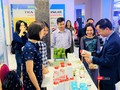 Nơi trưng bày sản phẩm của Viện Hàn lâm KH&CN VIệt Nam thu hút sự chú ý của mọi người