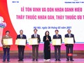 Phó Chủ tịch nước Đặng Thị Ngọc Thịnh trao danh hiệu TTND cho các cán bộ, giảng viên của Trường Đại học Y Hà Nội
