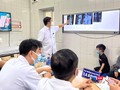 PGS.TS. Đinh Ngọc Sơn - Trưởng Khoa Khoa Phẫu thuật cột sống BV Việt Đức - hội chẩn cùng các bác sĩ về các ca bệnh nặng