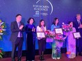 Phó Chủ tịch nước Đặng Thị Ngọc Thịnh và GS. Châu Văn Minh - Chủ tịch Viện Hàn lâm KHv&CN Việt Nam trao Giải thưởng L’Oreál – UNESCO "Vì sự phát triển phụ nữ trong khoa học" cho 3 nhà khoa học nữ xuất sắc năm 2019