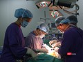 Gần 100 thầy thuốc của Bệnh viện Việt Đức và Trung tâm Điều phối quốc gia về ghép bộ phận cơ thể người tham gia ca ghép đa tạng cứu sống 8 người bệnh từ 2 người hiến tạng.