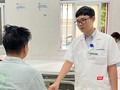 Bác sĩ bắt bệnh người đàn ông hào phóng tặng hết 2 xe tải mì tôm