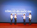 Thứ trưởng Bộ TT&TT Nguyễn Thành Hưng và các đại biểu thực hiện nghi thức khởi động Cổng dữ liệu quốc gia Data.gov.vn.