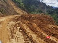 Đường giao thông khu vực miền núi bị sạt lở nghiêm trọng do mưa lũ