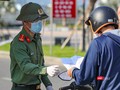 Lực lượng công an Đà Nẵng kiểm soát người điều khiển lưu thông trên đường trong thời gian giãn cách xã hội