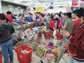 Người dân Đà Nẵng xếp hàng mua nhu yếu phẩm trước khi TP thực hiện phong toả tuyệt đối
