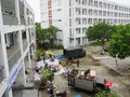 Lực lượng quân đội đang khẩn trương dọn dẹp để chuyển đổi ký túc xá thành bệnh viện dã chiến 2.000 giường ở Đà Nẵng