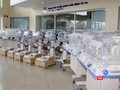 Lô trang thiết bị y tế gồm 5 máy thở, 5 máy điện tim và 7 lồng ấp trẻ em vừa được JICA bàn giao cho Bệnh viện Trung ương Huế