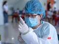 Lực lượng y tế tiêm vaccine phòng COVID-19 cho đối tượng là học sinh