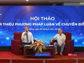 Ông Nguyễn Quang Thanh – Giám đốc Sở TT&TT TP Đà Nẵng (trái) và ông Nguyễn Tử Quảng - CEO, Chủ tịch Tập đoàn công nghệ BKAV trong buổi đối thoại với các doanh nghiệp tại hội thảo về chuyển đổi số diễn ra chiều nay, 26/8.