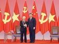 Tổng Bí thư, Chủ tịch Trung Quốc Tập Cận Bình trao Huân chương Hữu nghị tặng Tổng Bí thư Nguyễn Phú Trọng (ảnh TTXVN)