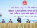 Thủ tướng Phạm Minh Chính chủ trì Hội nghị trực tuyến toàn quốc "tháo gỡ khó và thúc đẩy thị trường bất động sản phát triển an toàn, lành mạnh, bền vững" diễn ra sáng ngày 17/2 (Ảnh VGP/Nhật Bắc)
