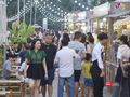 Du khách tham dự lễ hội ẩm thực quốc tế Đà Nẵng 2023