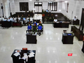 Quang cảnh phiên xét xử sơ thẩm đối với cựu Giám đốc CDC Đà Nẵng cùng các thuộc cấp về tội "tham ô tài sản" (ảnh chụp từ màn hình camera)
