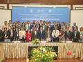 Các đại biểu tham dự Diễn đàn khu vực ASEAN về ứng phó và xử lý tin sai sự thật trên không gian mạng chụp ảnh lưu niệm