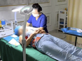 Thẩm mỹ viện Kangzin cho lao công làm phẫu thuật căng da mặt cho khách hàng (ảnh Đình Dũng)