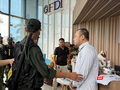 Ngày 8/11, Công an TP Đà Nẵng khám xét khẩn cấp trụ sở chính của Công ty TNHH MTV Tư vấn ấn Đầu tư GFDI trước sự chứng kiến của ông Nguyễn Quang Hoàng(áo trắng), Tổng Giám đốc GFDI