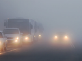 Lái xe trong điều kiện sương mù, tài xế cần bật đèn, giữ khoảng cách. Ảnh: Bagps