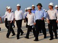 Bộ trưởng Đinh La Thăng trong một chuyến đi kiểm tra tiến độ thi công 