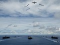 Cụm tác chiến tàu sân bay Mỹ và lực lượng không quân có pháo đài bay B-52 lập đội hình chiến đấu trên biển