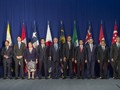 Ngày 18/11/2015, nhân diễn đàn kinh tế APEC tại Manila, tổng thống Mỹ chụp ảnh chung với lãnh đạo các nước tham gia TPP.