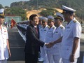 Chủ tịch nước Trương Tấn Sang chúc mừng Quân chủng Hải quân trong buổi lễ khai trương Cảng quốc tế Cam Ranh - Ảnh: Trần Đăng