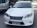 Chiếc Lexus LS460L phiên bản mới màu trắng được gắn biển số siêu khủng ngũ quý 9. Đây chắc chắn là chiếc xe sẽ gây được nhiều sự chú ý của người đi đường bởi vẻ đẹp quyến rũ và một biển số không thể đẹp hơn.