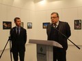 Đại sứ Nga, ông Andrei Karlov đang phát biểu trong buổi triển lãm