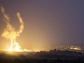 Không quân Israel không kích trên dải Gaza và Bờ Tây thuộc khu vực người Palestine - ảnh Muraselon
