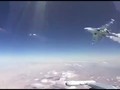 Su-35 tăng tốc bay với khoảng cách rất gần chiếc Su-30SM - ảnh minh họa video