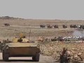 Quân đội Syria hành quân trên chiến trường sa mạc Suwayda. Ảnh minh họa video Quân đội Syria