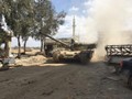 Xe tăng sư đoàn cơ giới số 4 tấn công trên thung lũng Yarmouk, Daraa. Ảnh minh họa Masdar News