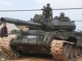 Xe tăng quân đội Syria tiến về chiến trường Hama. Ảnh minh họa Masdar News.