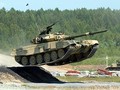 Xe tăng T-90 của quân đội Nga đang diễn tập. Ảnh Rusian Gazeta