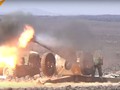Pháo binh quân đội Syria dội lửa vào chiến tuyến của IS ở Sweida. Ảnh minh họa video