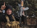 Một tay súng khủng bố IS trên chiến trường Syria. Ảnh minh họa: Masdar News.