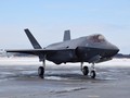 Máy bay tiêm kích tàng hình F-35A Nhật Bản chuẩn bị cất cánh.