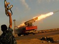 Lực lượng Quân đội Quốc gia Libya pháo kích vào thành phố Tripoli.