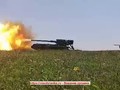 Pháo tự hành hạng nặng 204 mm Pion Nga tấn công chiến tuyến quân đội Ukraine. Ảnh video Voennaya Hronika. 