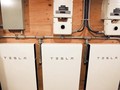 Tesla Powerwalls ở Toronto Andrew Francis Wallace / Toronto Star qua Getty Images