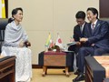 Tháng 9/2016, tại Vientaine, Lào, bà Aung san Suu kyi có cuộc hội đàm với Thủ tướng Nhật Bản Shinzo Abe. Ảnh: The Japan Times